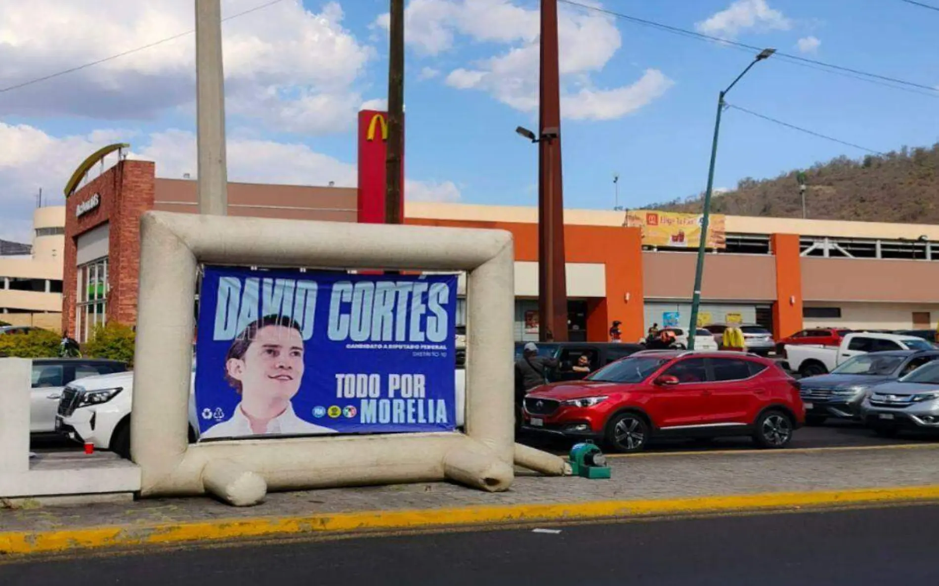 Propaganda de David Cortes, candidato a diputado del distrito 10 de Morelia